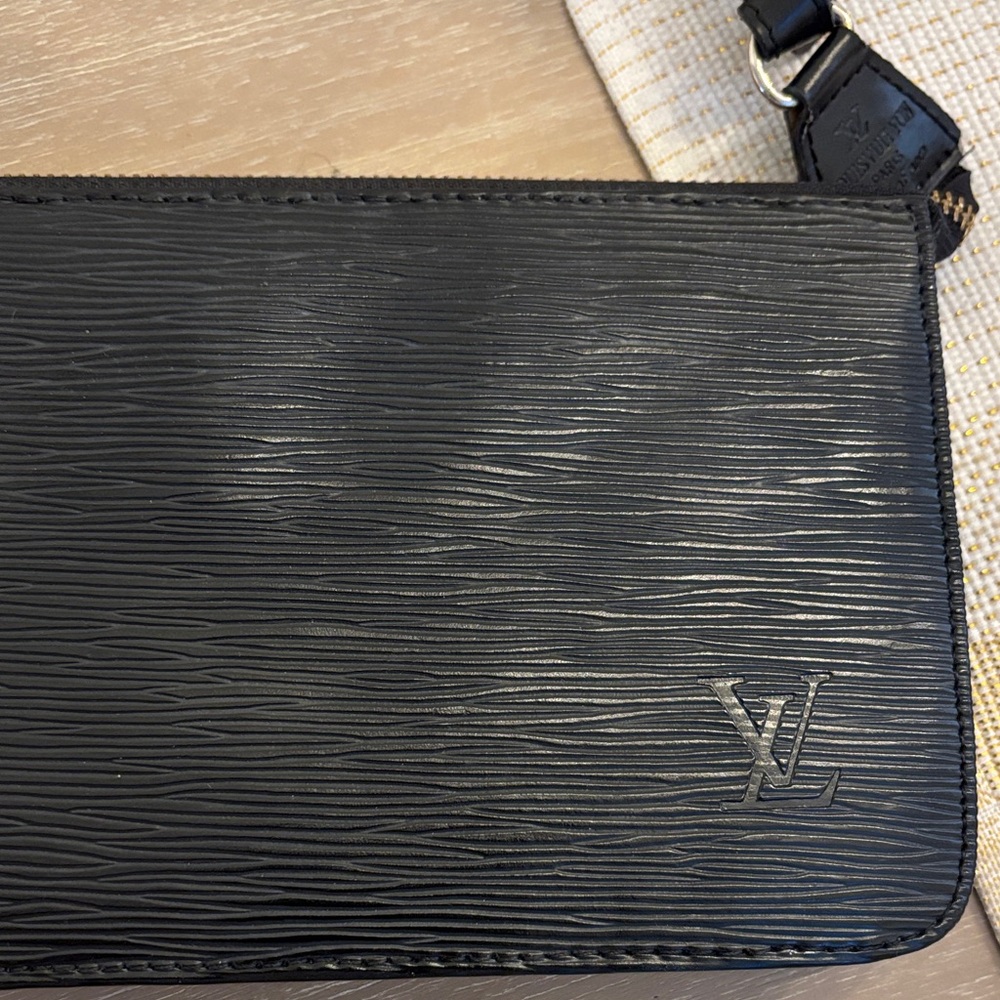 Louis Vuitton Black Epi Poichette - Picture 2 of 12